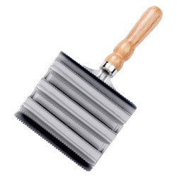 Lincoln Large Metal Curry Comb Lincoln Large Metal Curry Comb