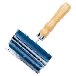 Lincoln Small Metal Curry Comb Lincoln Small Metal Curry Comb